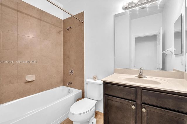 17161 SW 96th St, Miami, FL 33196