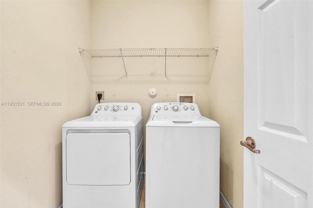 17161 SW 96th St, Miami, FL 33196