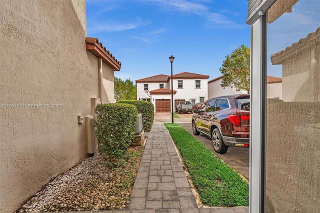 17161 SW 96th St, Miami, FL 33196