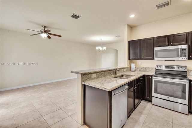 17161 SW 96th St, Miami, FL 33196