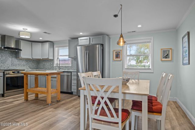 917 Davis Place, Morehead City, NC 28557