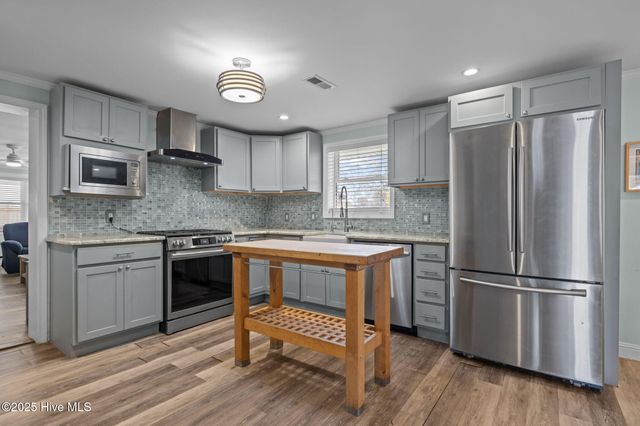 917 Davis Place, Morehead City, NC 28557