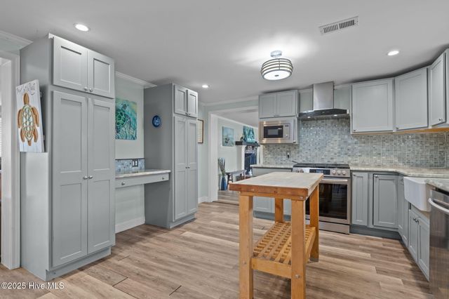 917 Davis Place, Morehead City, NC 28557