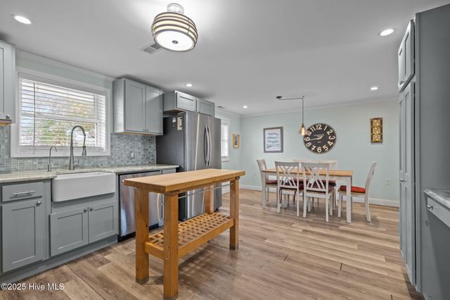 917 Davis Place, Morehead City, NC 28557