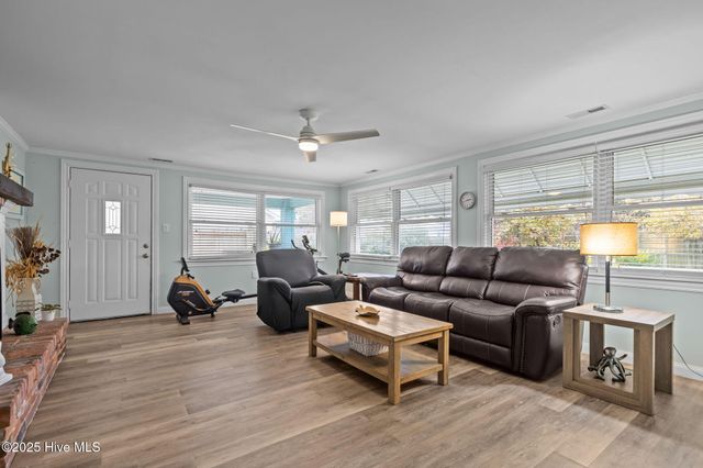 917 Davis Place, Morehead City, NC 28557