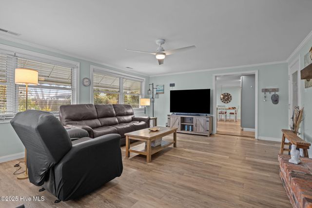 917 Davis Place, Morehead City, NC 28557