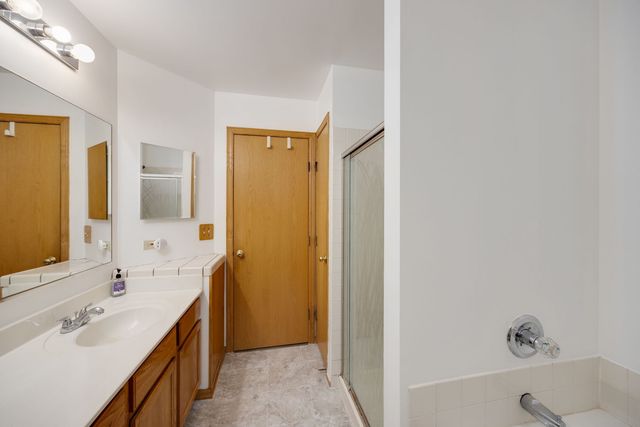 8 Elizabeth Court, Lake In The Hills, IL 60156