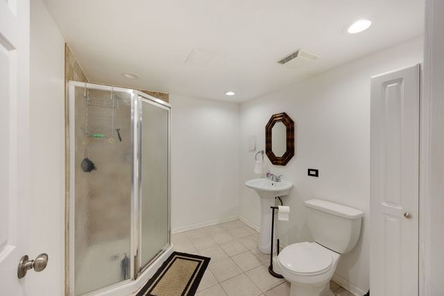 8 Elizabeth Court, Lake In The Hills, IL 60156