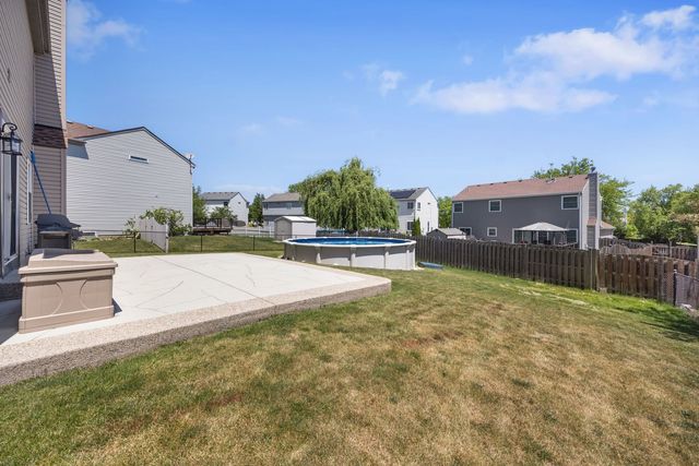 8 Elizabeth Court, Lake In The Hills, IL 60156