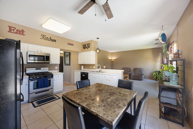 8 Elizabeth Court, Lake In The Hills, IL 60156