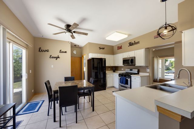 8 Elizabeth Court, Lake In The Hills, IL 60156