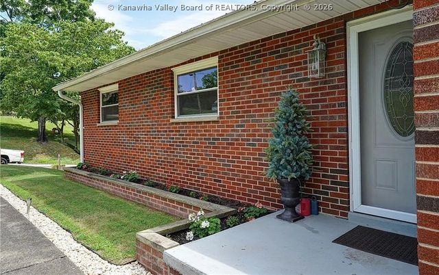 1100 Ledge Hill Drive, Charleston, WV 25387