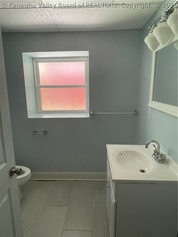 1100 Ledge Hill Drive, Charleston, WV 25387