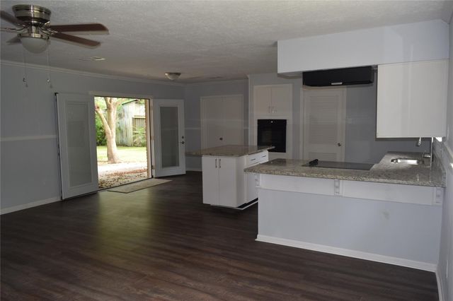 9902 Tolman Street N, Houston, TX 77034