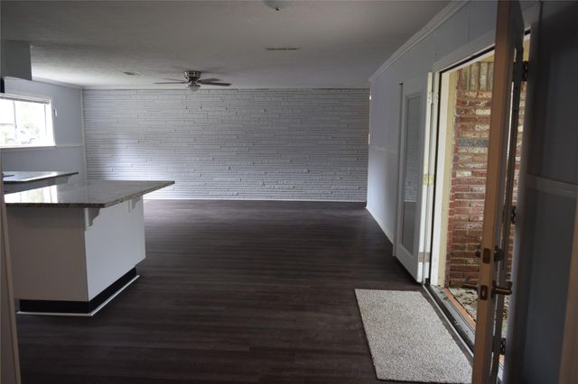 9902 Tolman Street N, Houston, TX 77034