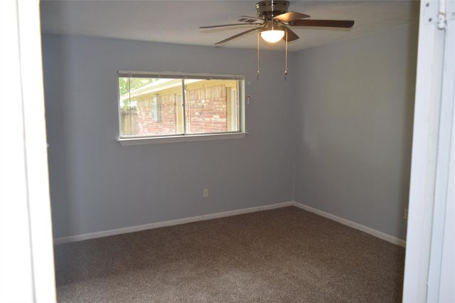 9902 Tolman Street N, Houston, TX 77034