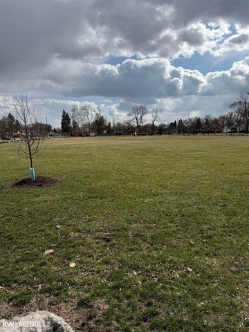 18601 Albion Street, Detroit, MI 48234