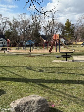 18601 Albion Street, Detroit, MI 48234