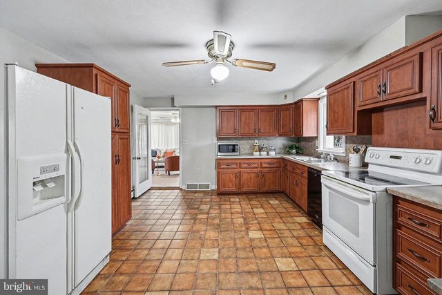 1412 FORD AVE, Harrisburg, PA 17109