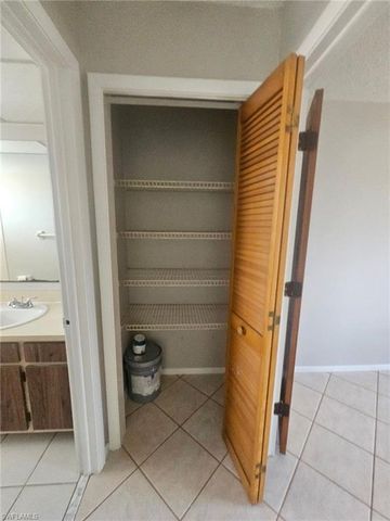 1221 SE 46th LN N, Cape Coral, FL 33904