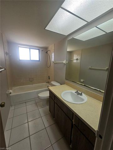 1221 SE 46th LN N, Cape Coral, FL 33904