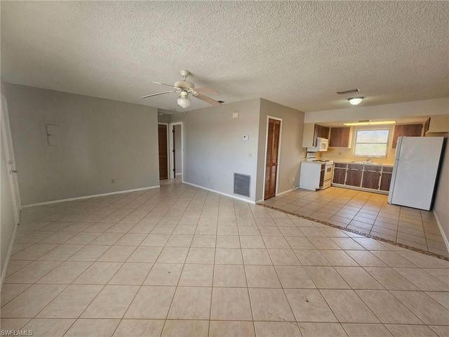 1221 SE 46th LN N, Cape Coral, FL 33904