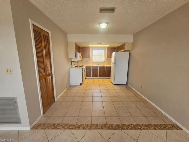 1221 SE 46th LN N, Cape Coral, FL 33904