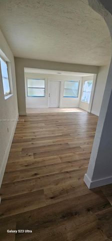 6010 SW 33rd St, Miramar, FL 33023