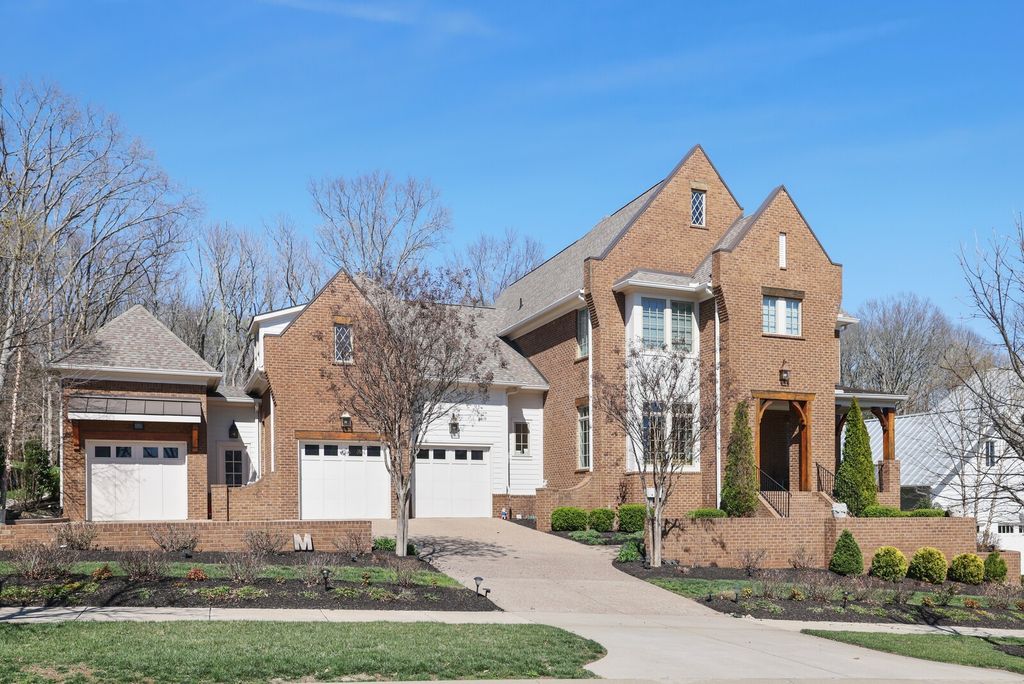 8642 Belladonna Dr, College Grove, TN 37046