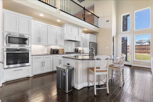 701 Auburn Court, Savannah, TX 76227