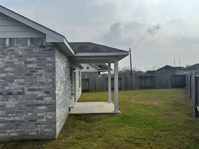 8611 Morning Dove Lane, Baytown, TX 77521