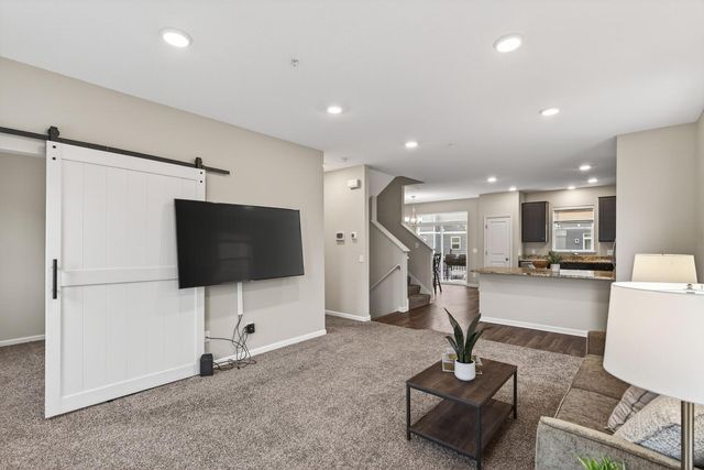 8715 Granite Circle, Woodbury, MN 55129