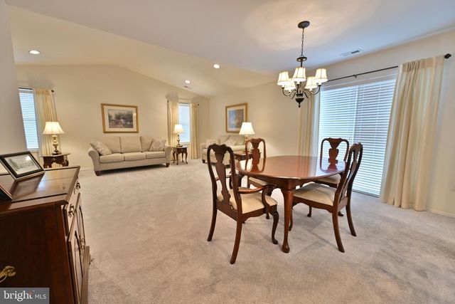 12 WINDMILL CT, Columbus, NJ 08022