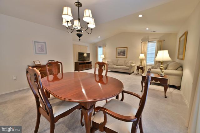 12 WINDMILL CT, Columbus, NJ 08022