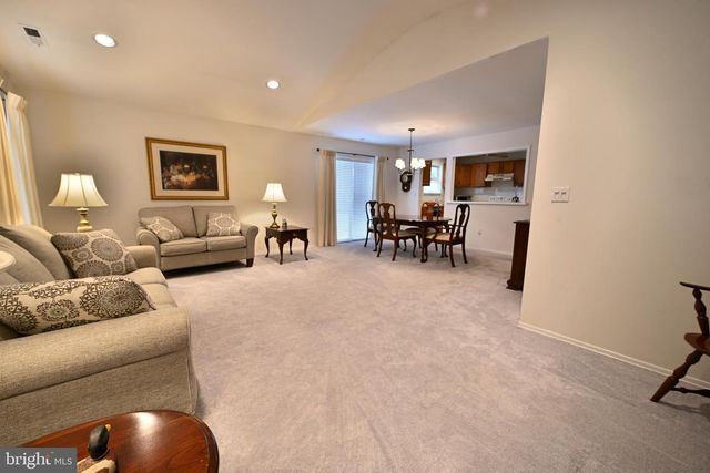 12 WINDMILL CT, Columbus, NJ 08022