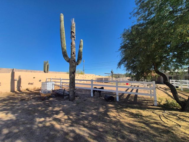 6740 E Dixileta Drive, Cave Creek, AZ 85331