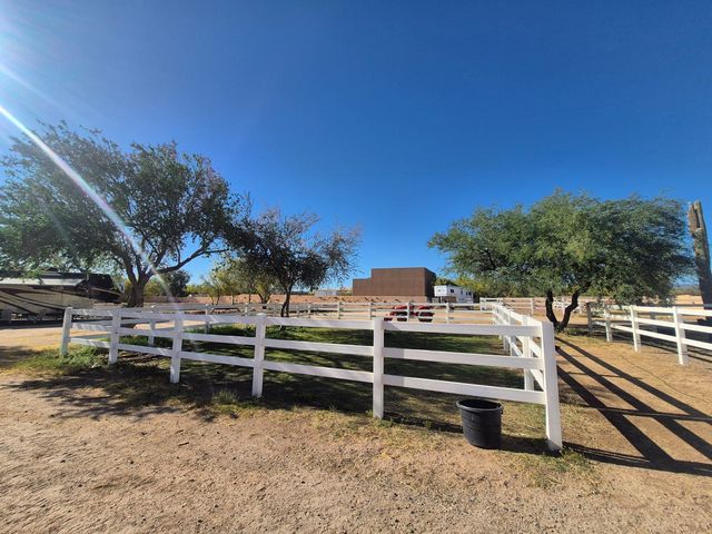 6740 E Dixileta Drive, Cave Creek, AZ 85331