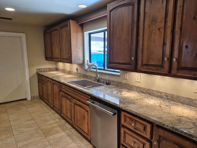 6740 E Dixileta Drive, Cave Creek, AZ 85331