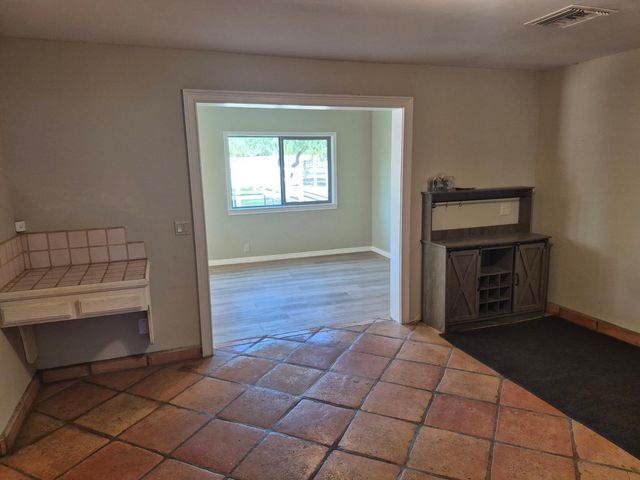 6740 E Dixileta Drive, Cave Creek, AZ 85331