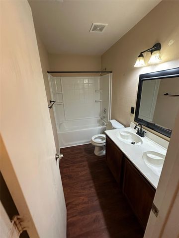 9233 Cheswick Drive, Fort Worth, TX 76123