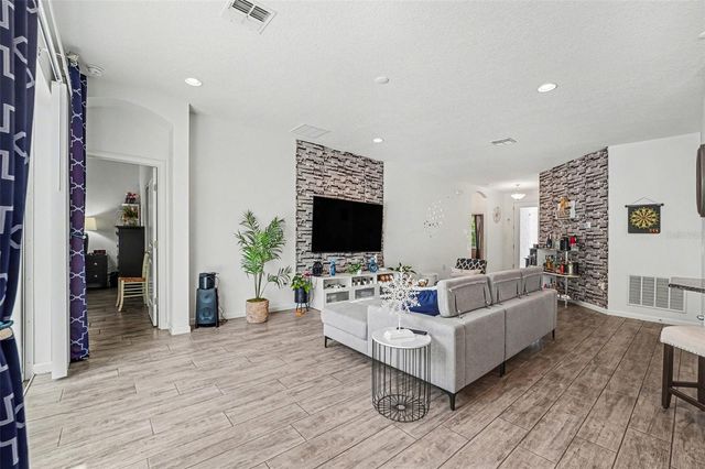 501 SAPPHIRE DR, Davenport, FL 33837