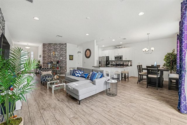 501 SAPPHIRE DR, Davenport, FL 33837