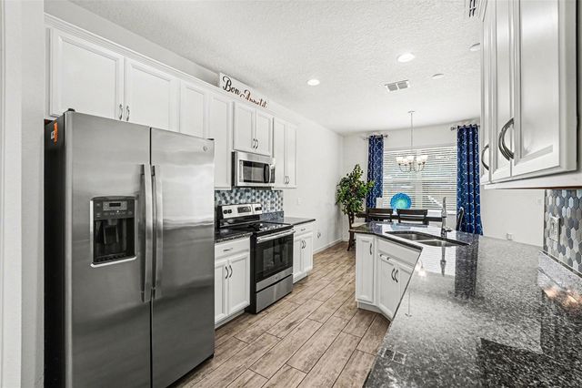 501 SAPPHIRE DR, Davenport, FL 33837