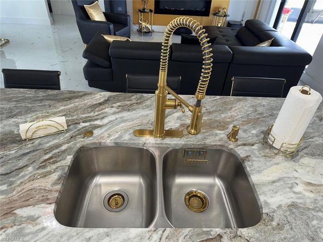 420 Chiquita BLVD N, Cape Coral, FL 33993