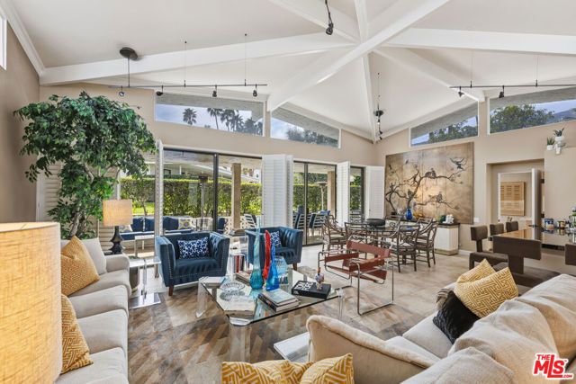 1585 E Sierra Way, Palm Springs, CA 92264