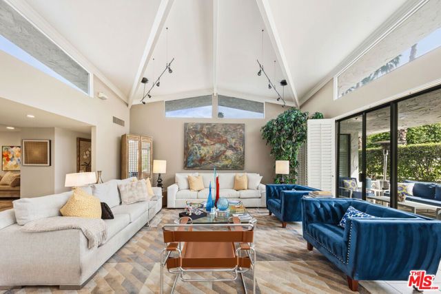 1585 E Sierra Way, Palm Springs, CA 92264