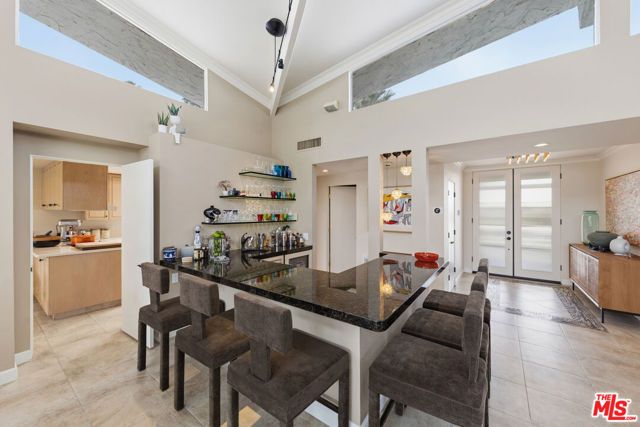 1585 E Sierra Way, Palm Springs, CA 92264