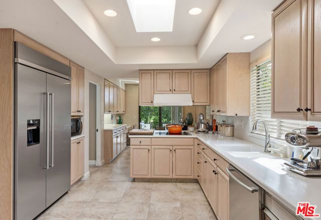 1585 E Sierra Way, Palm Springs, CA 92264