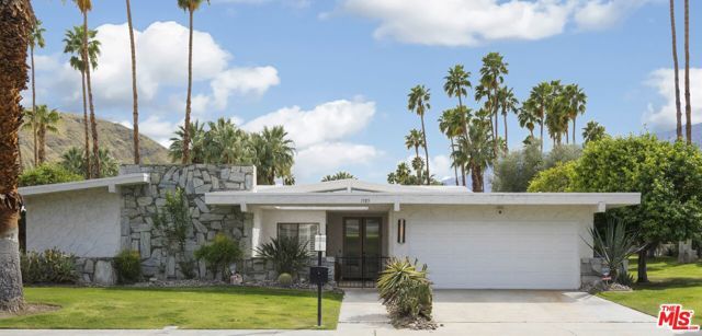 1585 E Sierra Way, Palm Springs, CA 92264