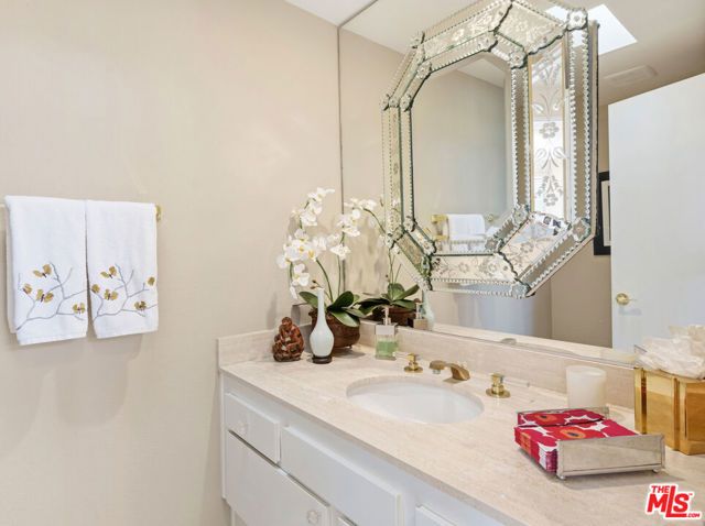 1585 E Sierra Way, Palm Springs, CA 92264